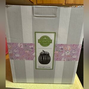 NIB Scentsy Midnight Grove Purple Pumpkin Warmer.